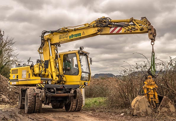 挖掘机日常保养步骤及注意事项